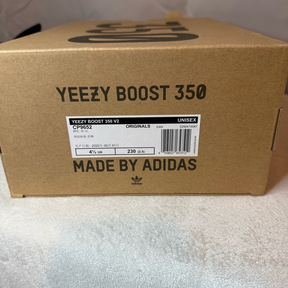 Yeezy Boost 350 V2 | Black Red - Picture 5 of 6